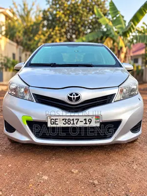Toyota Yaris LE Hatchback 5dr 2013 Silver
