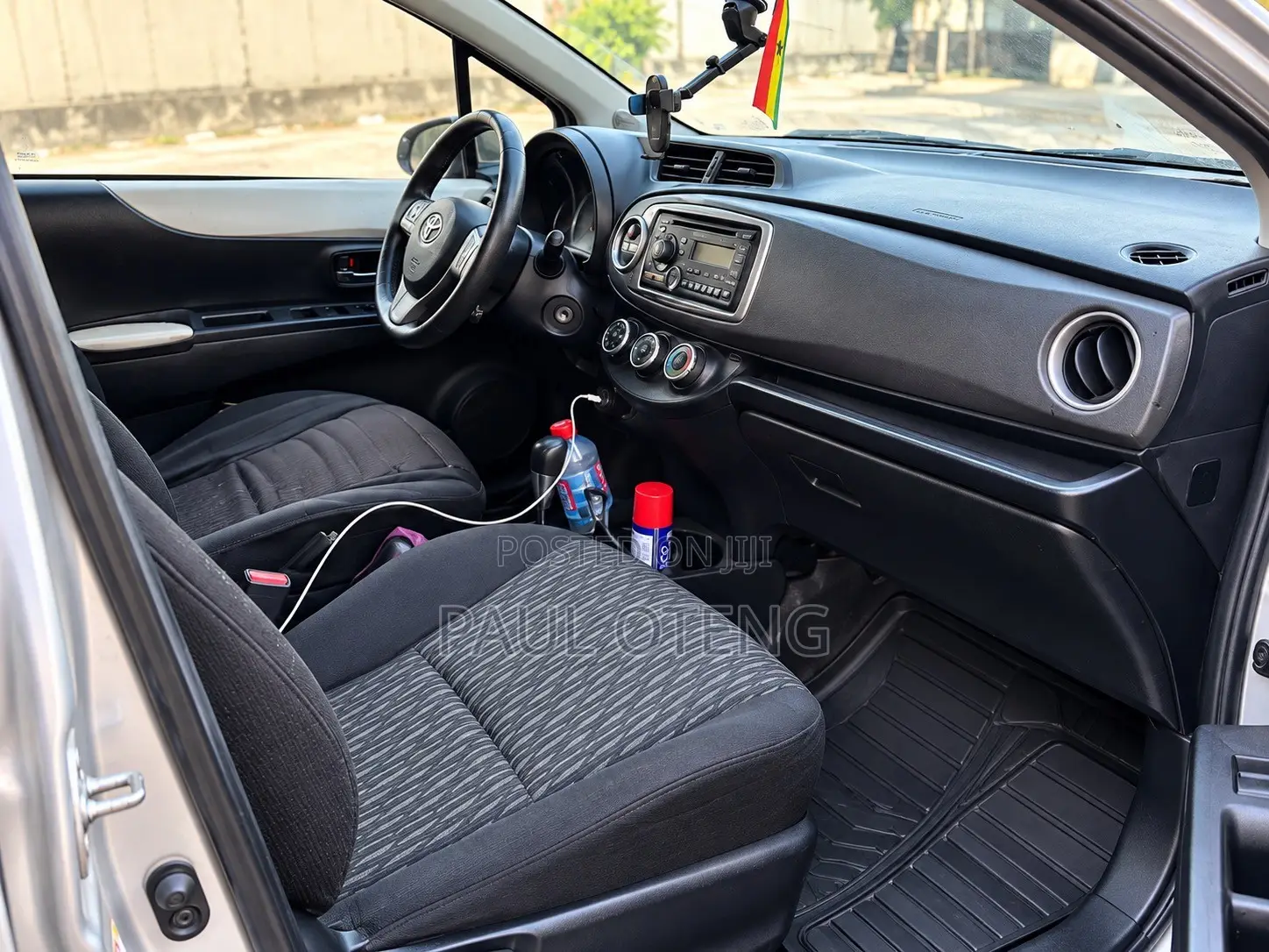 Toyota Yaris LE Hatchback 5dr 2013 Silver