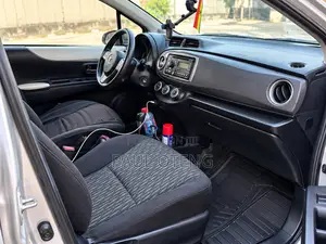 Toyota Yaris LE Hatchback 5dr 2013 Silver