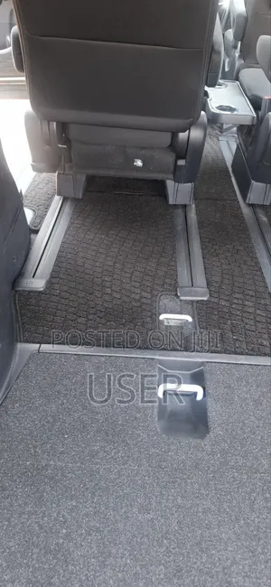Toyota Voxy V 4WD 7-Seater 2015 Pearl