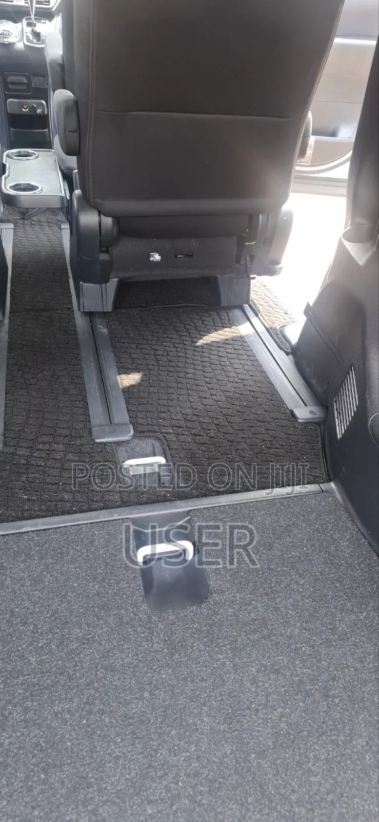 Toyota Voxy V 4WD 7-Seater 2015 Pearl