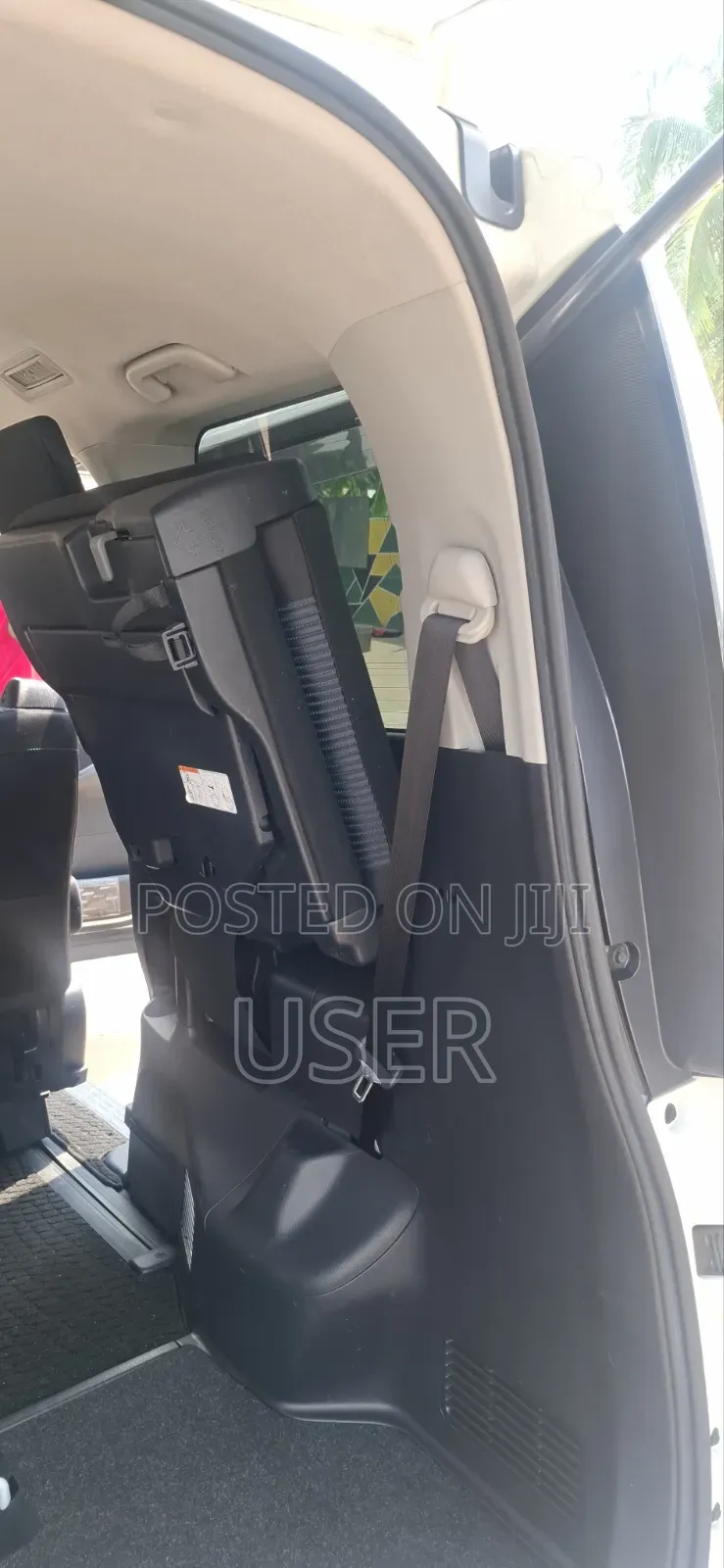Toyota Voxy V 4WD 7-Seater 2015 Pearl