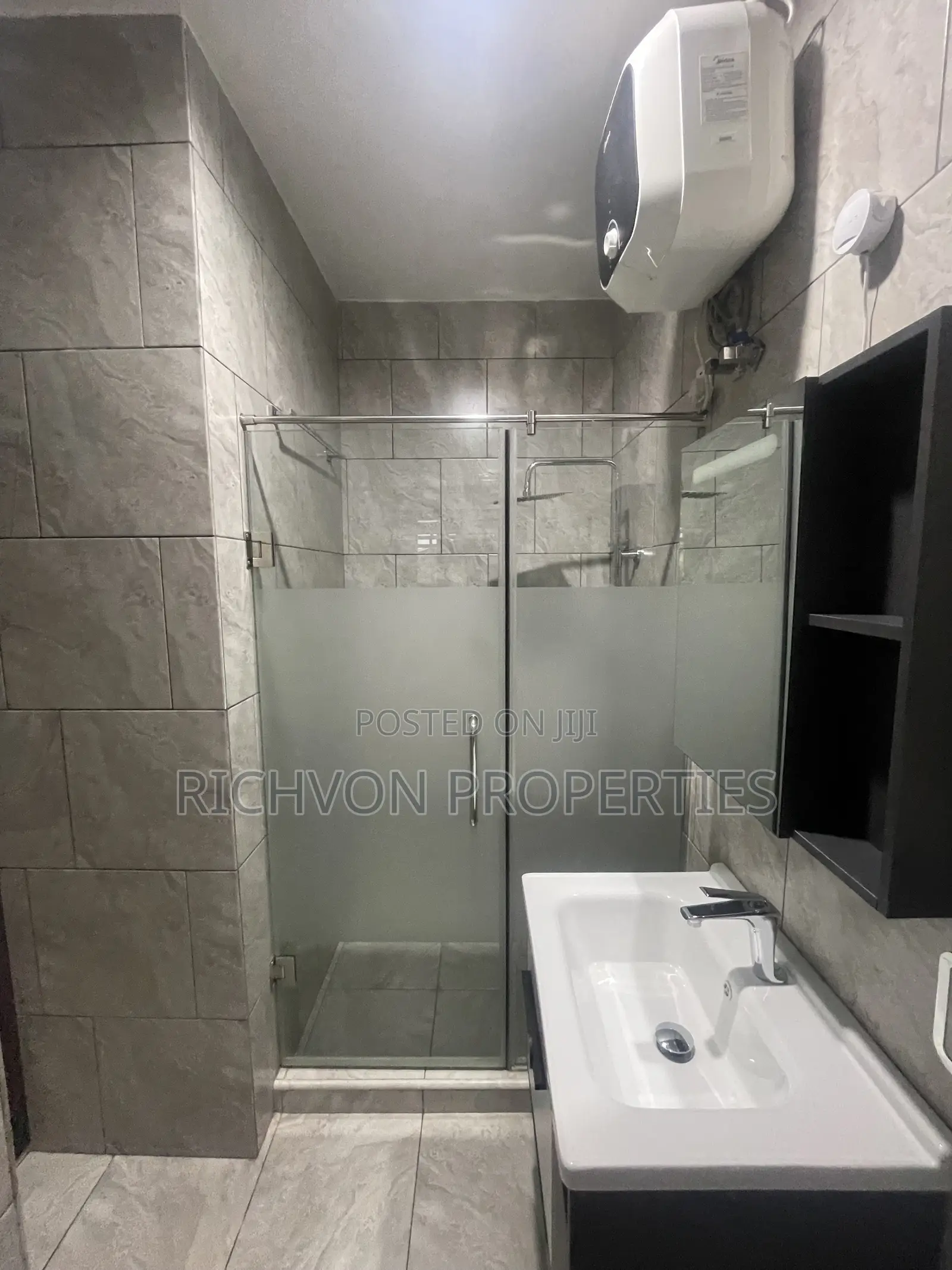 Furnished 3bdrm Apartment in Richvon, Baatsona Total for rent