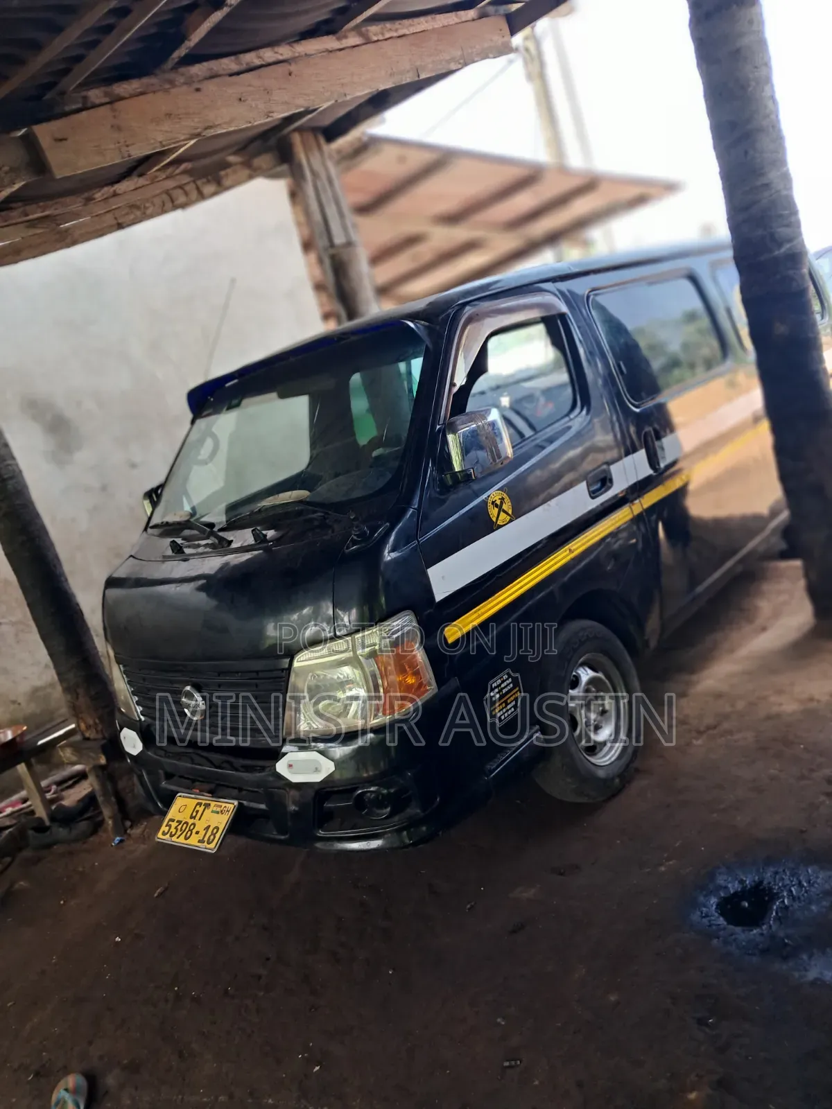 Nissan Caravan (Urvan) 2013 Black