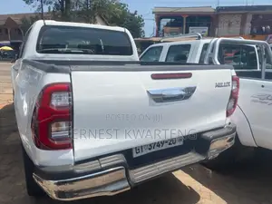 Toyota Hilux 2020 White