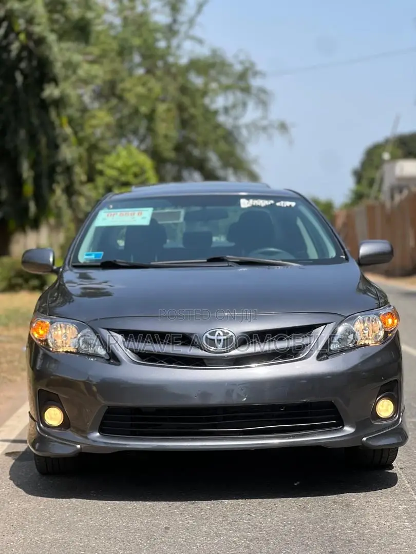 Toyota Corolla S 5-Speed 2013 Gray