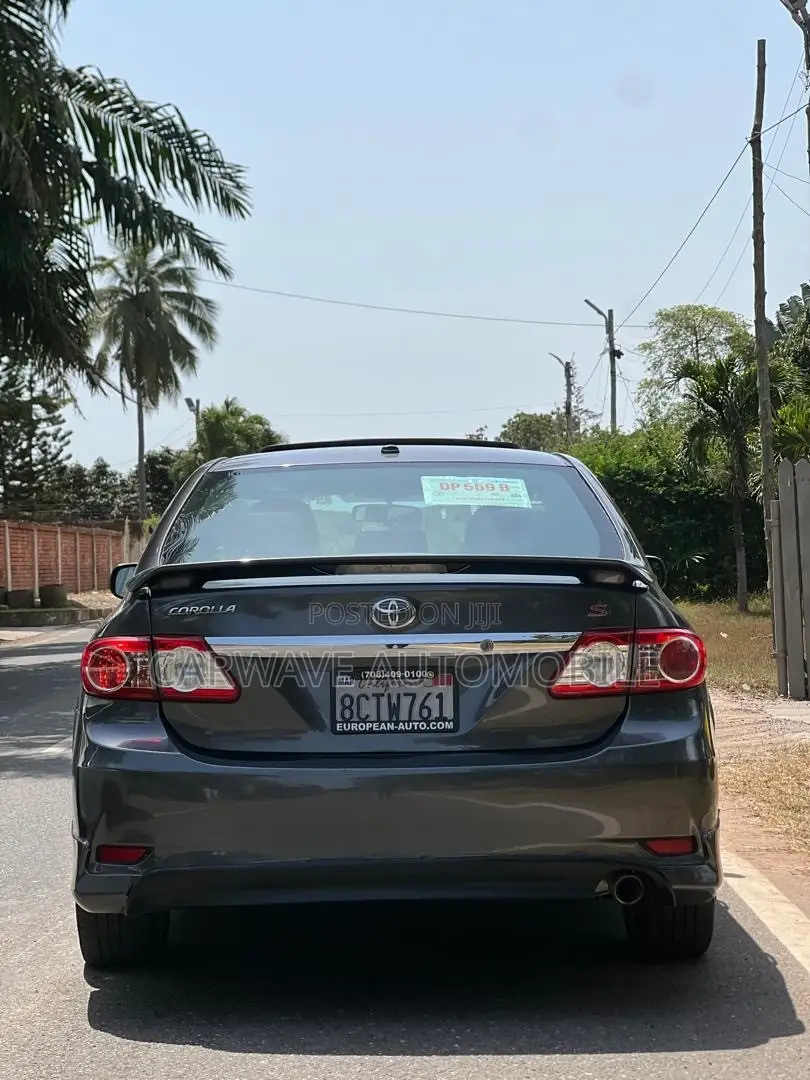 Toyota Corolla S 5-Speed 2013 Gray