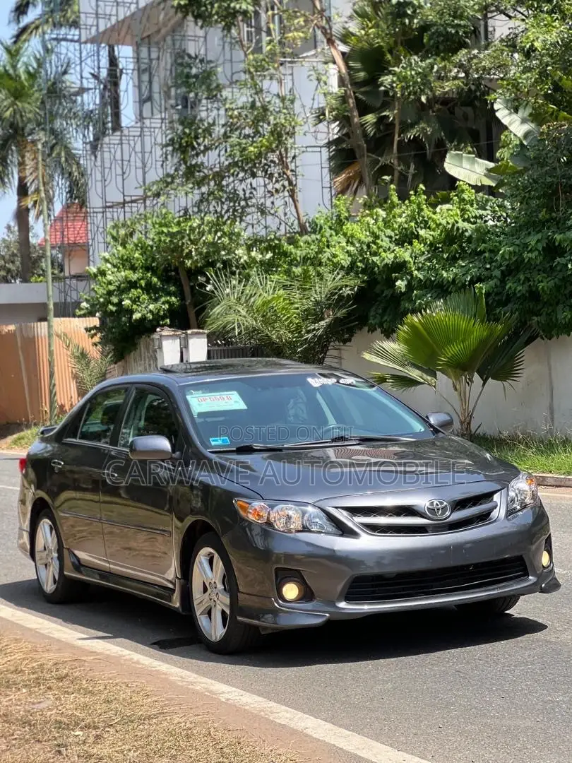 Toyota Corolla S 5-Speed 2013 Gray