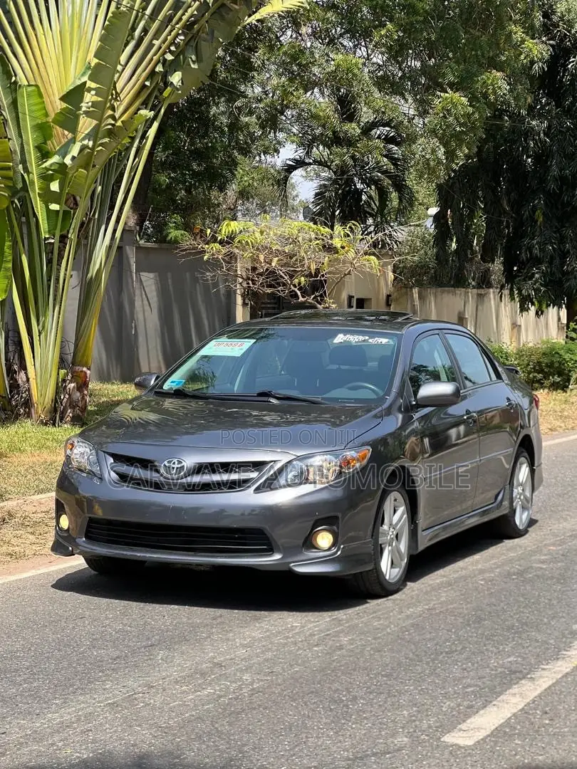 Toyota Corolla S 5-Speed 2013 Gray