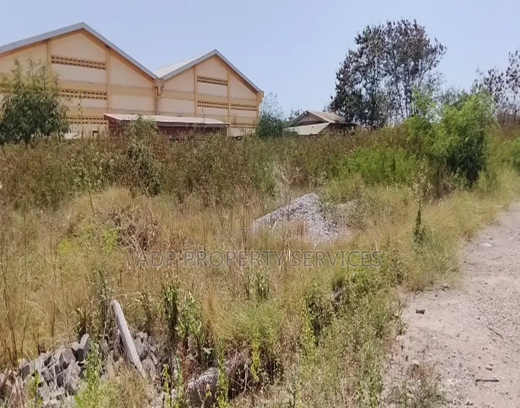 Industrial Land + Warehouse for Sale – Spintex on Motorway, Accra!