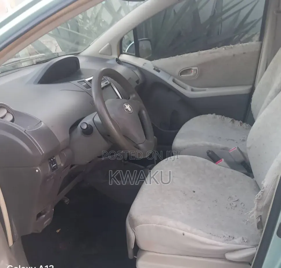 Toyota Vitz 2010 Green