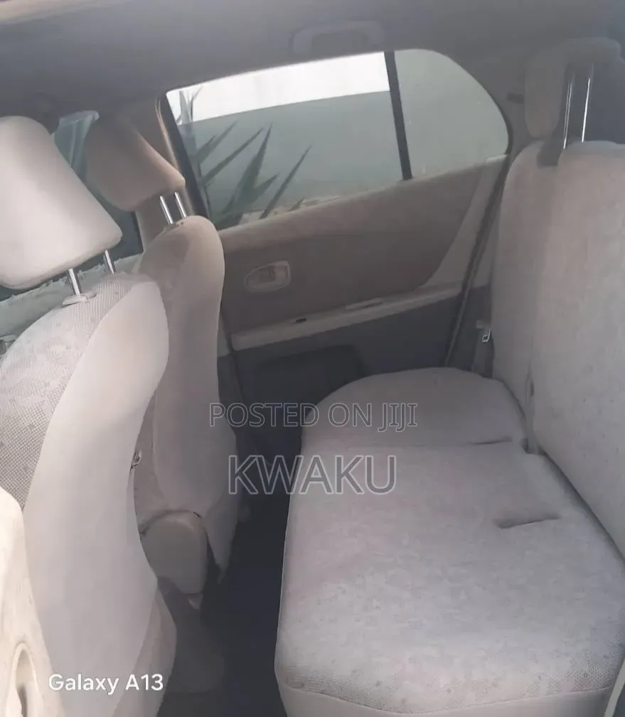 Toyota Vitz 2010 Green