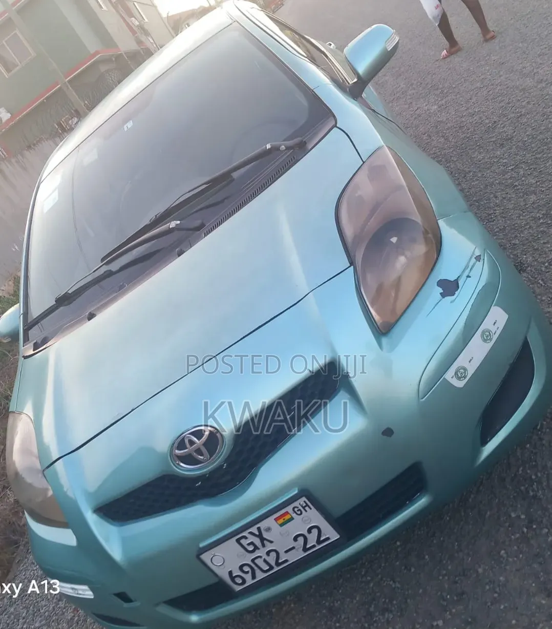 Toyota Vitz 2010 Green