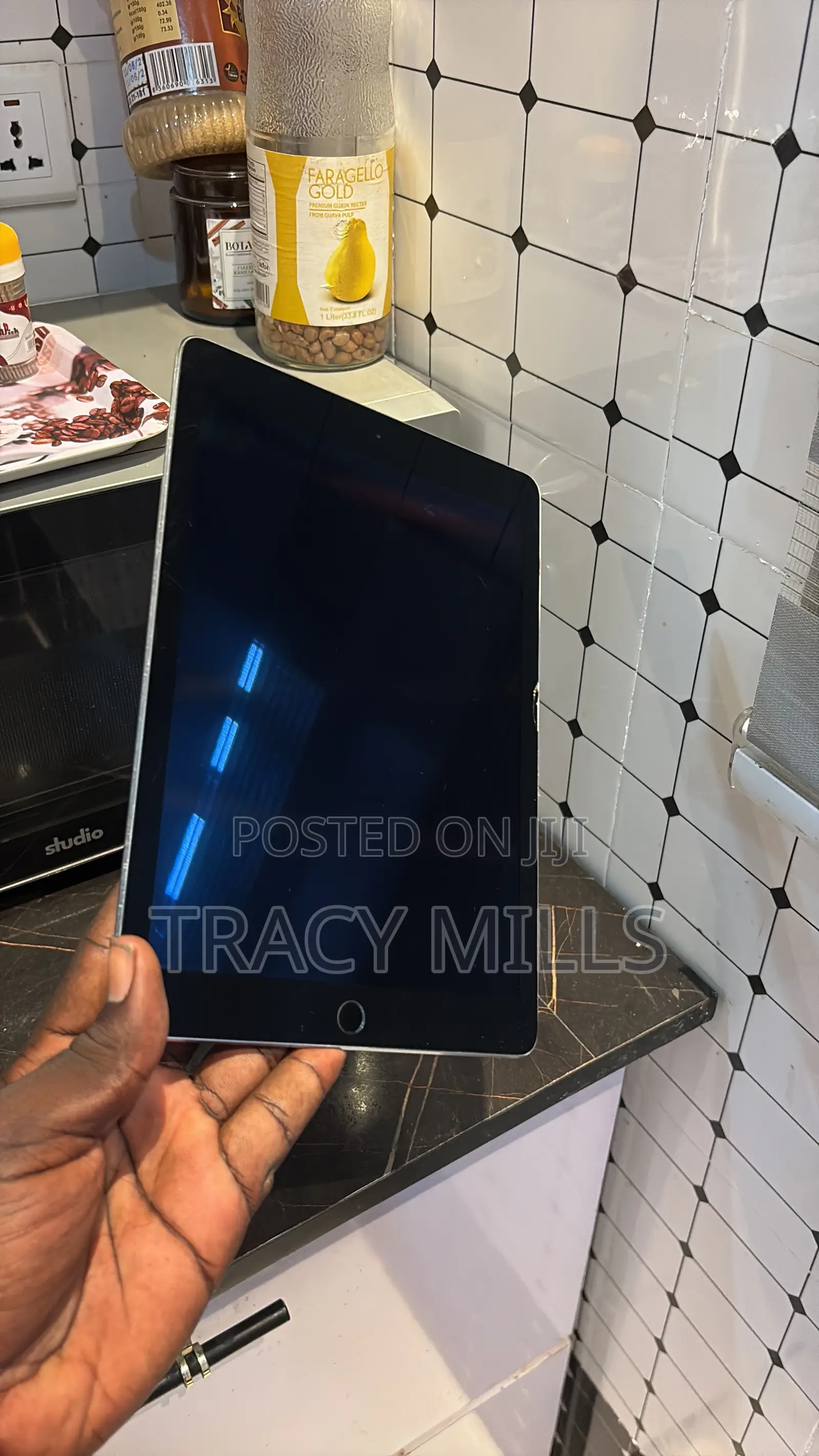 Apple iPad 9.7 64 GB Gray