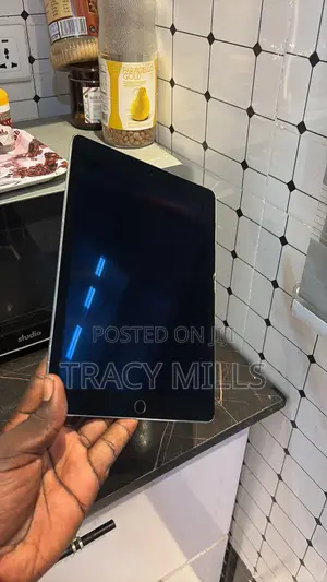 Apple iPad 9.7 64 GB Gray