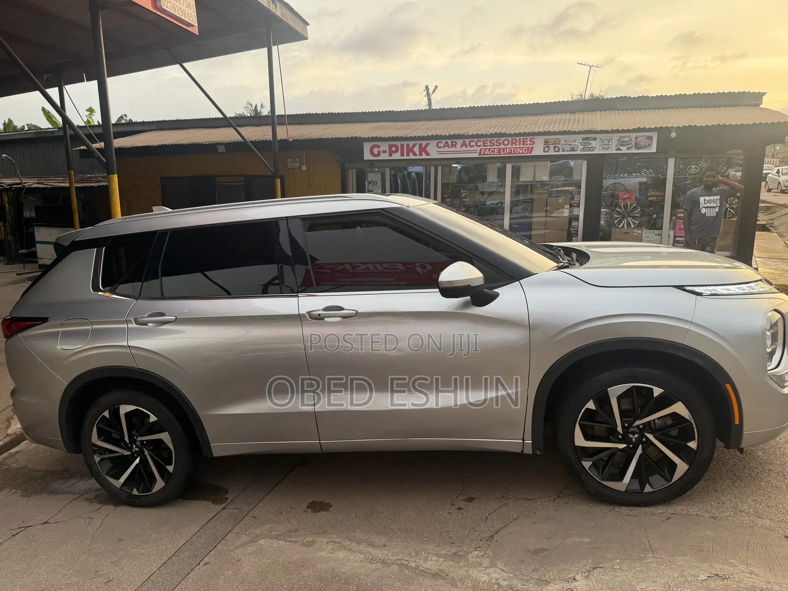 Mitsubishi Outlander SEL Launch Edition 2022 Silver