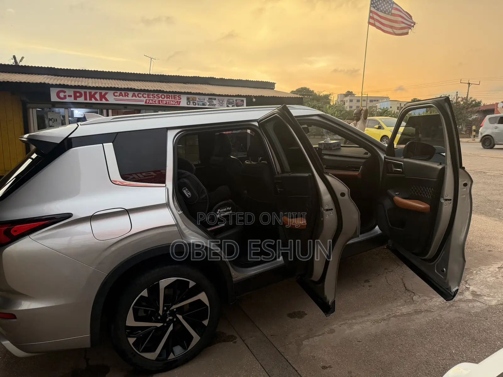 Mitsubishi Outlander SEL Launch Edition 2022 Silver