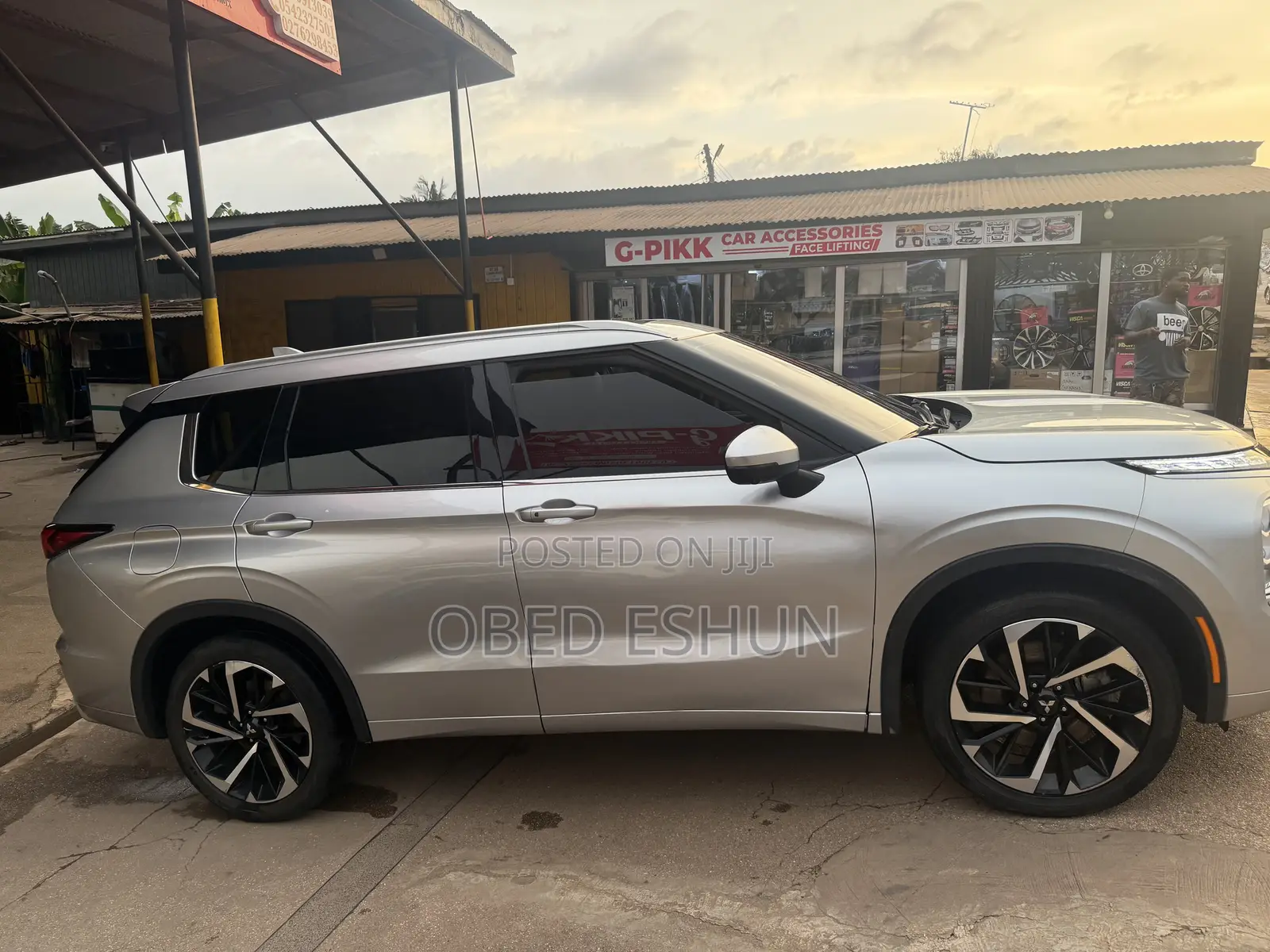 Mitsubishi Outlander SEL Launch Edition 2022 Silver