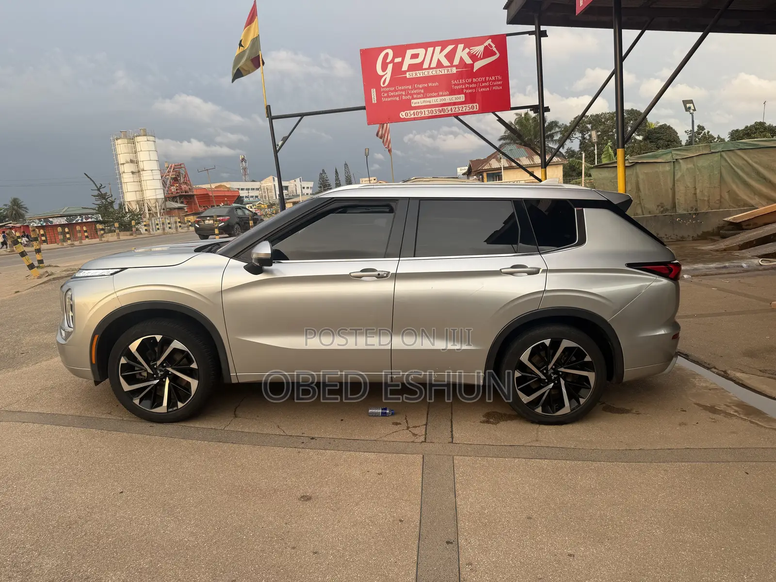 Mitsubishi Outlander SEL Launch Edition 2022 Silver