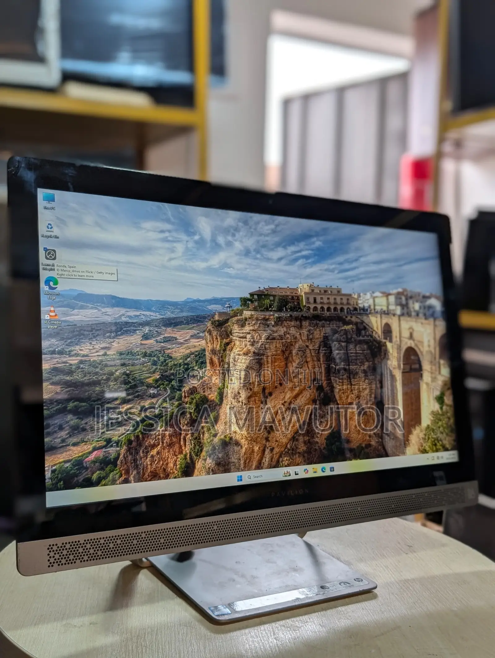 Desktop Computer HP AiO 24 8GB Intel Core i5 SSD 256GB