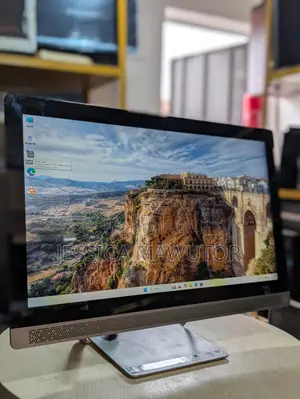 Desktop Computer HP AiO 24 8GB Intel Core i5 SSD 256GB