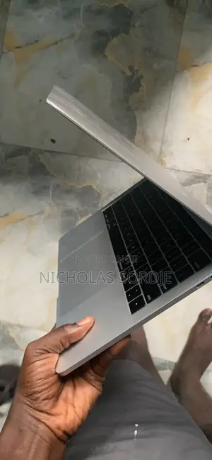 Laptop Apple MacBook Pro 2018 8GB Intel Core i5 SSD 512GB