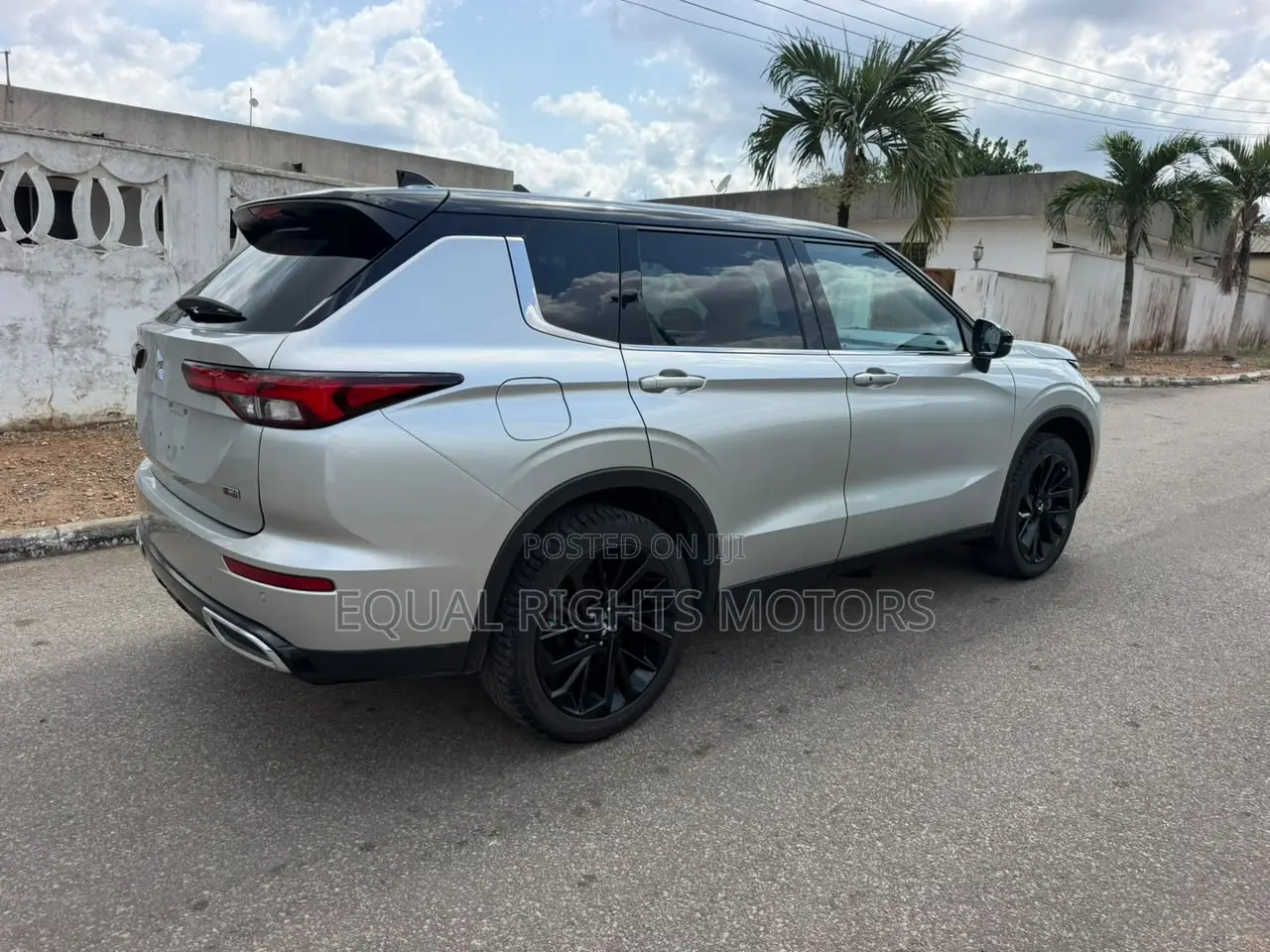 Mitsubishi Outlander 2023 Silver