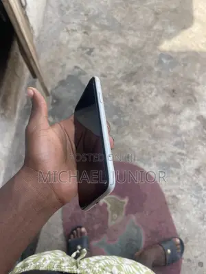 Apple iPhone XR 64 GB White