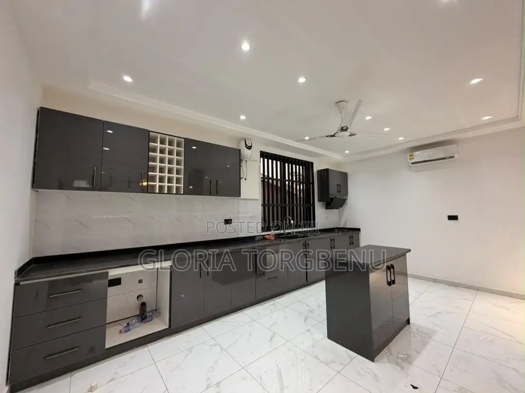 4bdrm House in Ashaley Botwe for sale