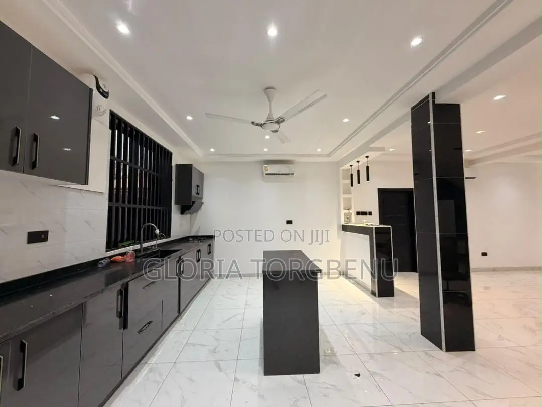 4bdrm House in Ashaley Botwe for sale