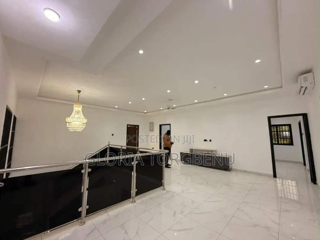4bdrm House in Ashaley Botwe for sale