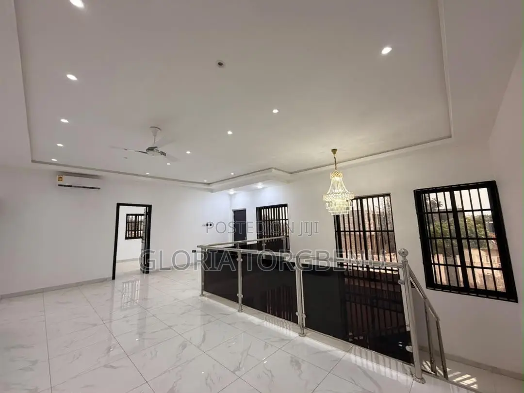 4bdrm House in Ashaley Botwe for sale