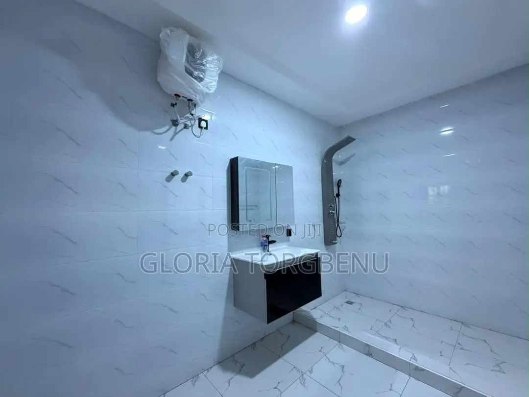4bdrm House in Ashaley Botwe for sale