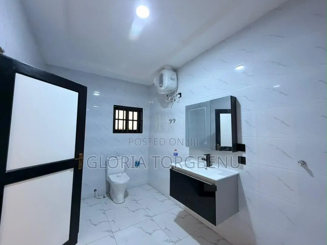 4bdrm House in Ashaley Botwe for sale