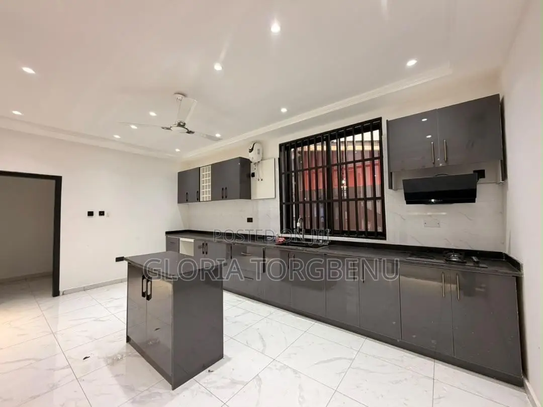 4bdrm House in Ashaley Botwe for sale