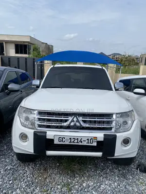 Mitsubishi Pajero 2010 White