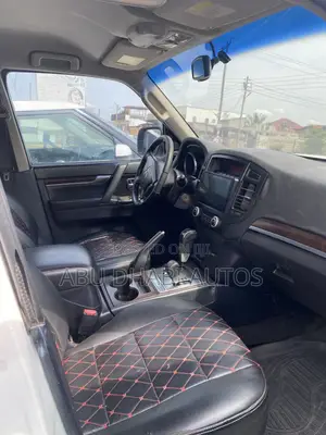 Mitsubishi Pajero 2010 White