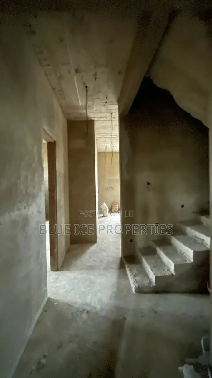4bdrm Duplex in Anaji, Takoradi for sale