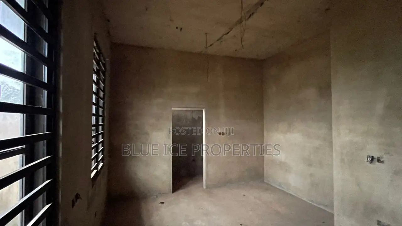 4bdrm Duplex in Anaji, Takoradi for sale