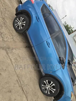 Toyota RAV4 LE 4dr SUV (2.5L 4cyl 6A) 2018 Blue