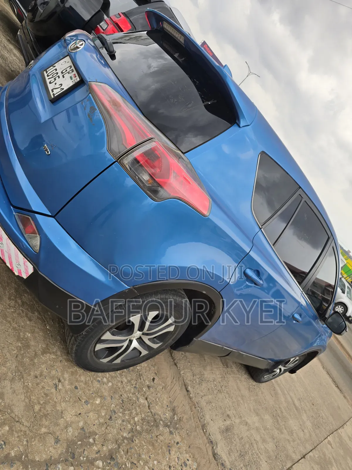 Toyota RAV4 LE 4dr SUV (2.5L 4cyl 6A) 2018 Blue