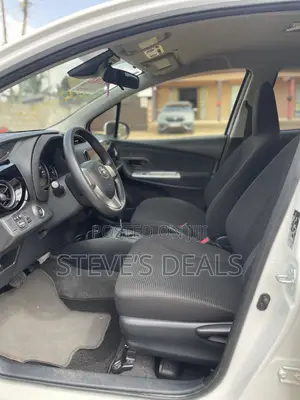 Toyota Vitz 1.3 FWD 5dr 2015 White