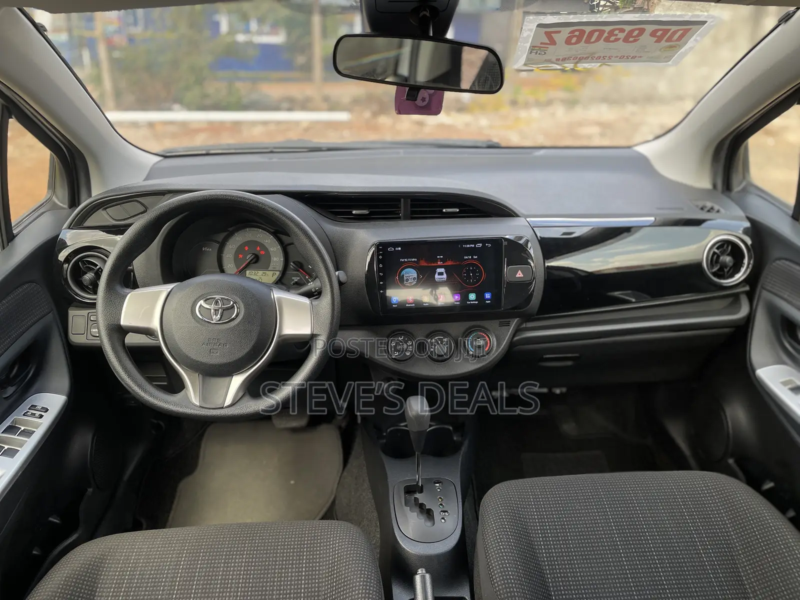 Toyota Vitz 1.3 FWD 5dr 2015 White