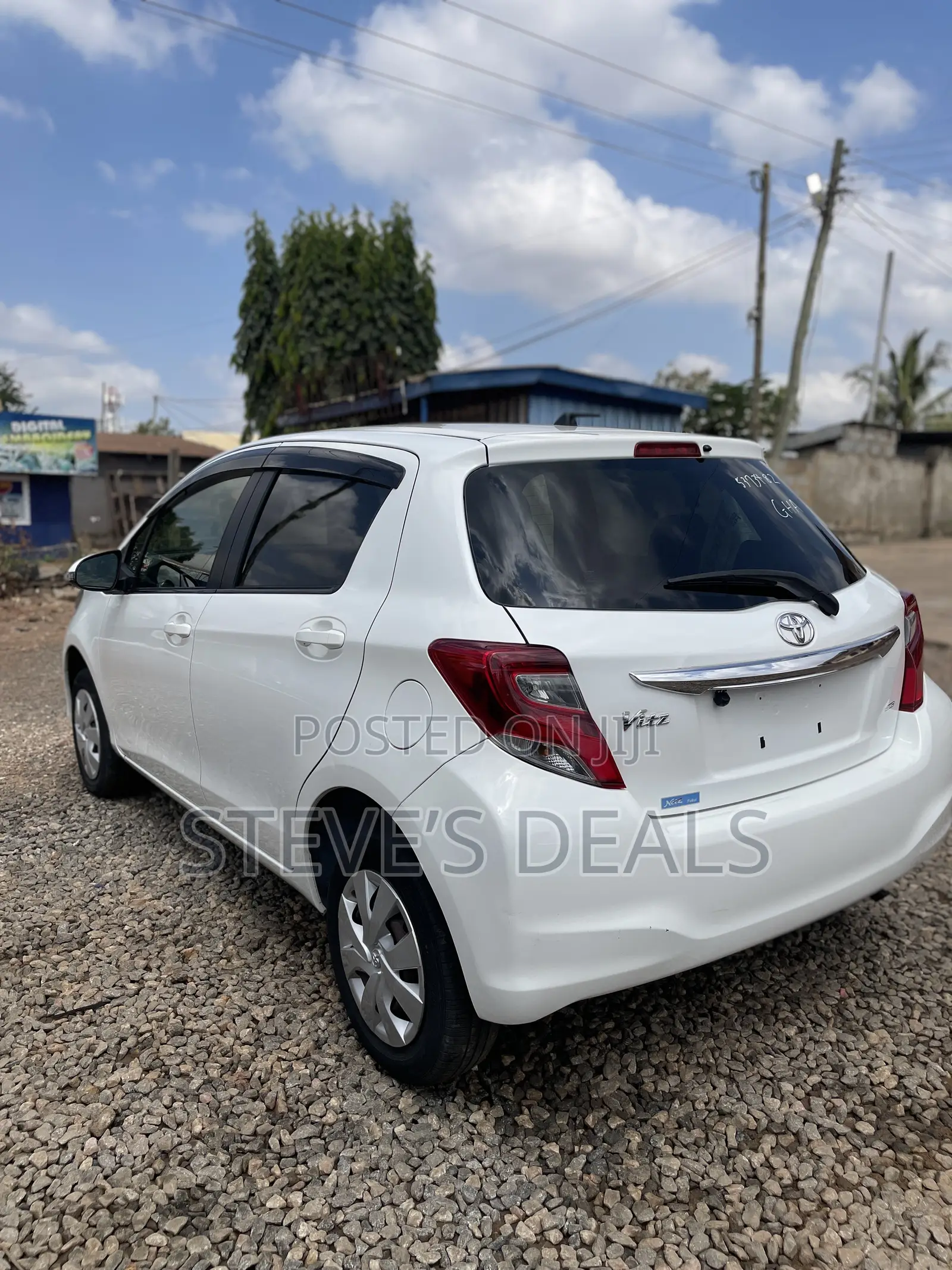 Toyota Vitz 1.3 FWD 5dr 2015 White