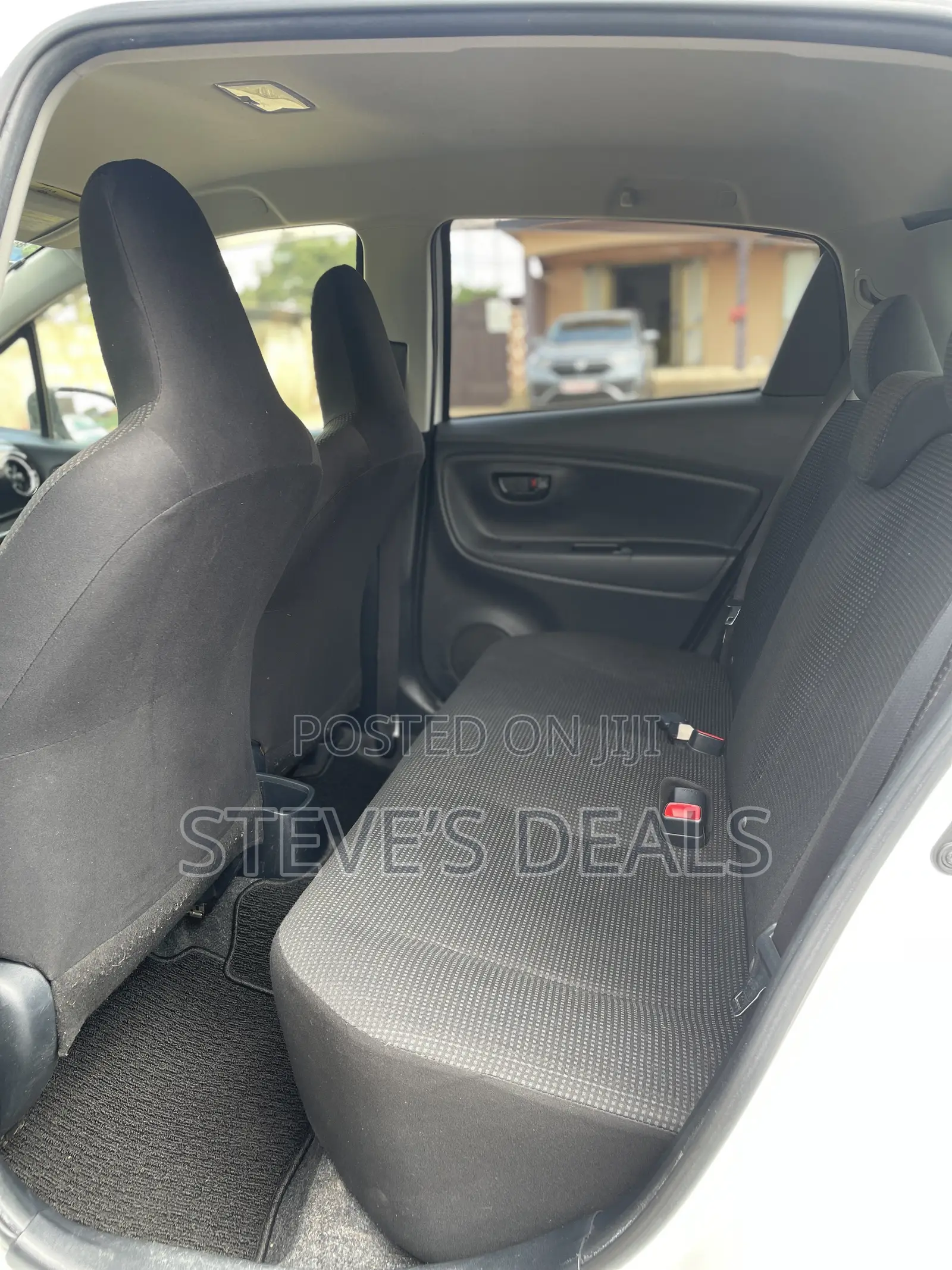 Toyota Vitz 1.3 FWD 5dr 2015 White