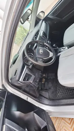 Toyota Corolla LE 4dr Sedan (1.8L 4cyl CVT) 2016 Gray