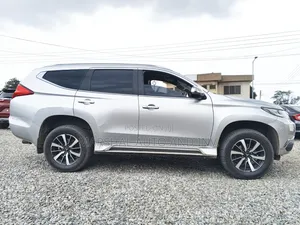 Mitsubishi Montero 3.0 5dr AWD 2021 Silver