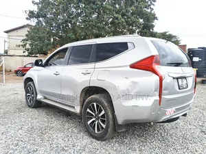 Mitsubishi Montero 3.0 5dr AWD 2021 Silver