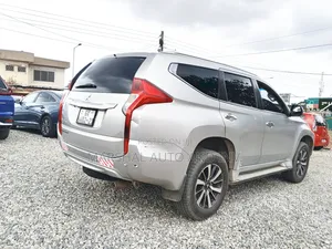 Mitsubishi Montero 3.0 5dr AWD 2021 Silver