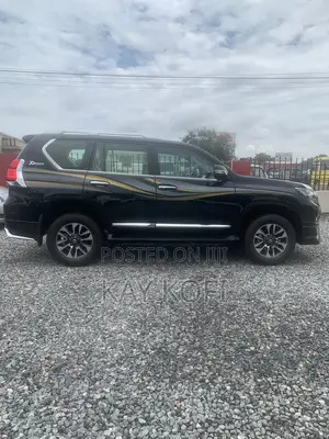 New Toyota Land Cruiser Prado 2.7 2023 Black